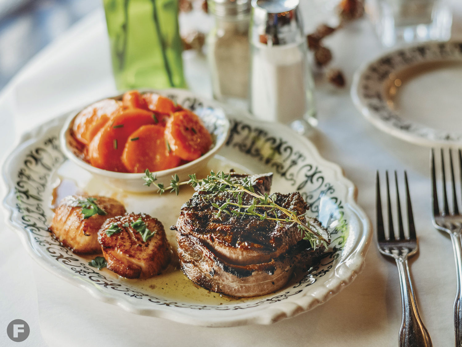 Petit Paree Restaurant and Lounge
